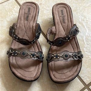 NWOT Minnetonka Slip-On Wedge Sandals Size 9